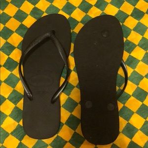 Barely worn havaianas flip flops